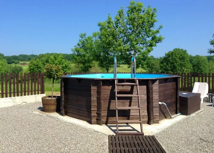 Maison Cogulet At Les Vergnes Gites * Exideuil-sur-Vienne